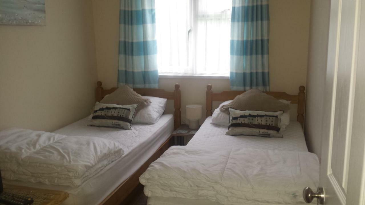 פדסטואו Chalets & Lodges At Atlantic Bays Holiday Park מראה חיצוני תמונה